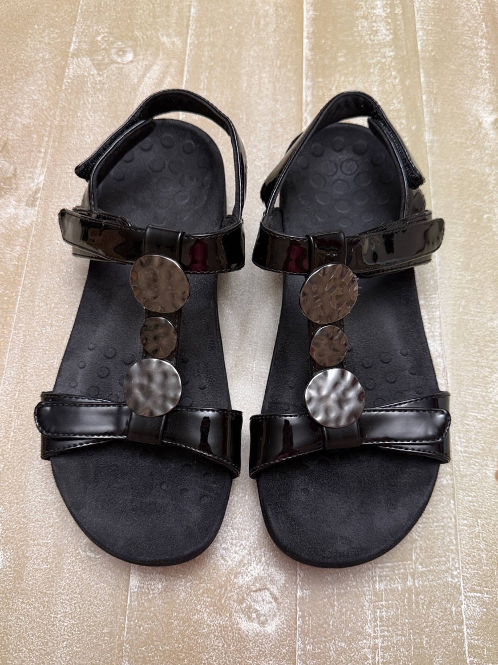 Vionic Size 6.5M Black Patent T-Strap Sandals with Metallic Discs Velcro Close